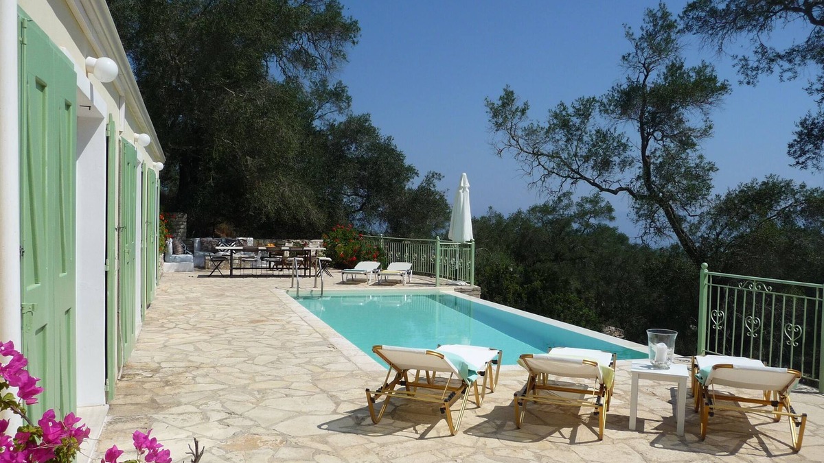 Koutsi Villa | Panos House In Sleepy Hamlet less than 3mins drive to Loggos broadband wifi