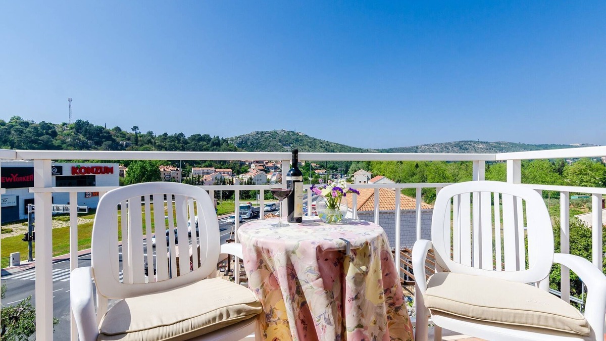 Srebreno Apartment | Pansion Srebreno - Double or Twin Room with Balcony and City View 2