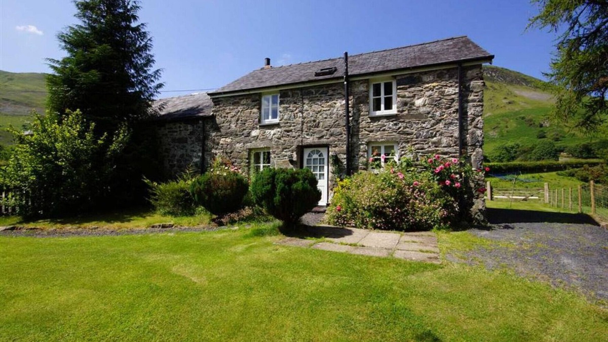 Mawddwy Cottage | Pant - Three Bedroom Cottage, Sleeps 5