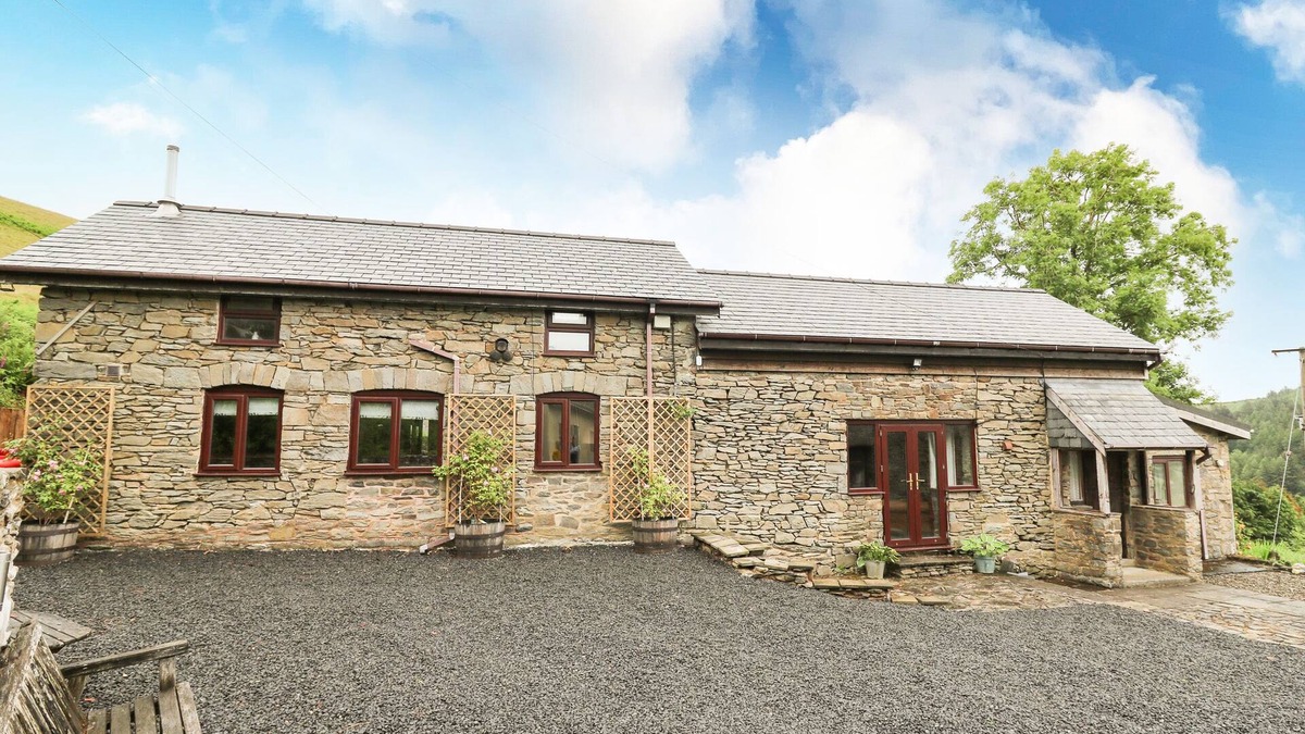 Llandrindod Wells House | PANT Y RHEDYN, pet friendly, character holiday cottage in Rhayader