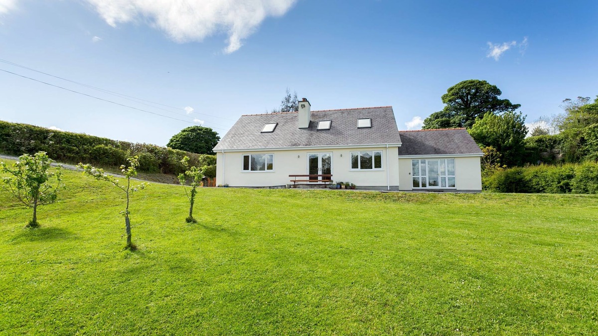 Marianglas Cottage | Pant yr Afallen - a coastal that sleeps 10 guests in 4 bedrooms