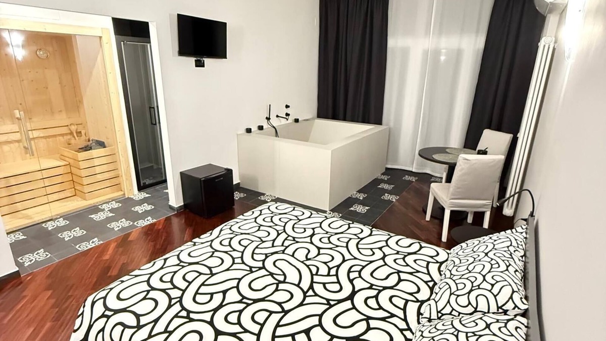Taranto Bed & Breakfast | Panta Rei Charming Rooms and Spa Era room with private spa for exclusive use.