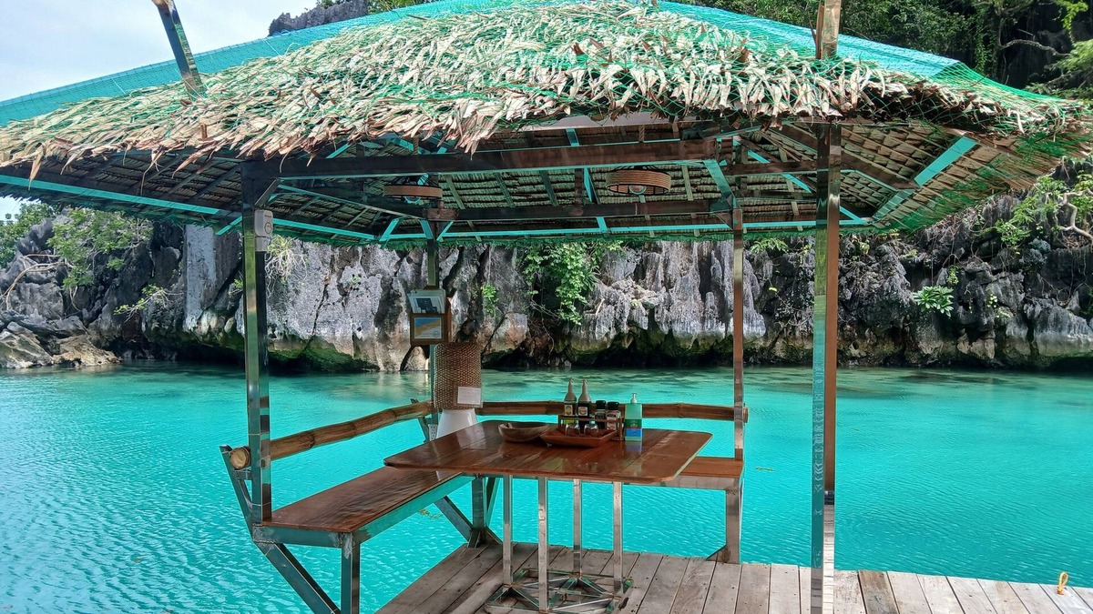Coron Hotel | Paolyn Floating House Restaurant