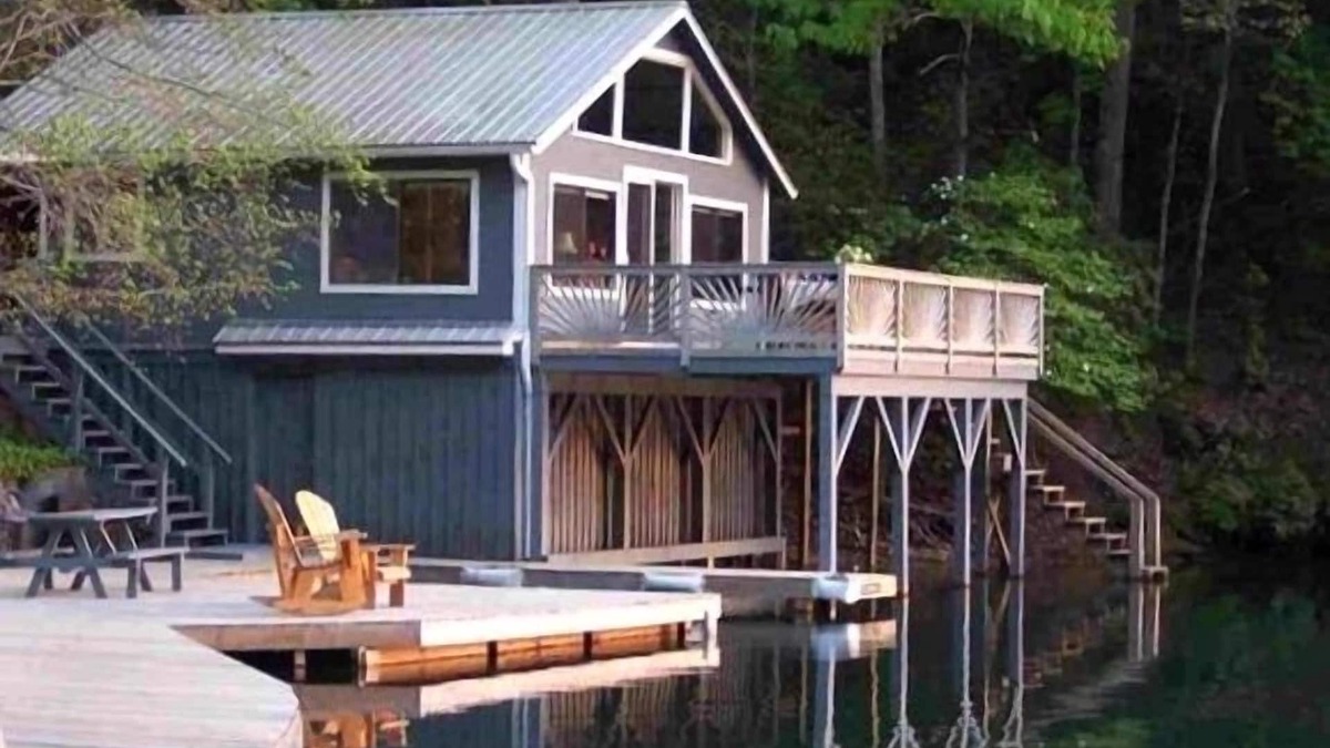 Sunset Cove Cabin | Papa Bobs Lakefront Cabin - Mountain & Sunset view-Kayaks