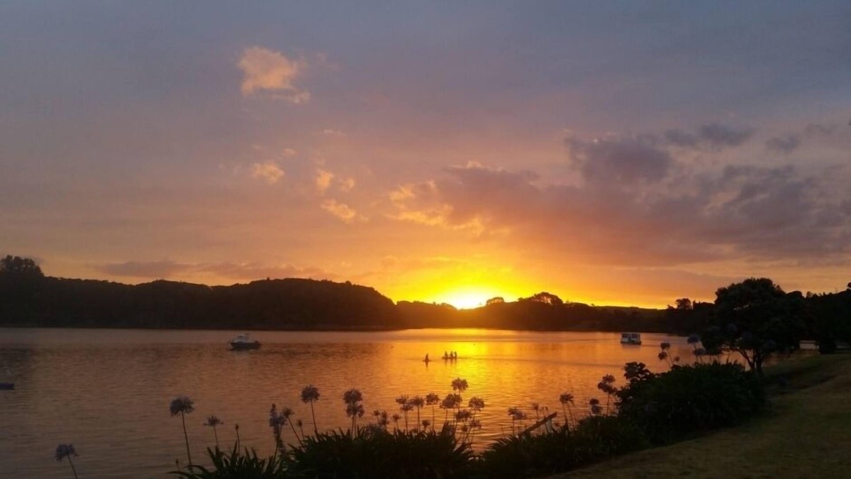 Ngunguru Cottage | Papaka Bach - Awesome Waterfront Location