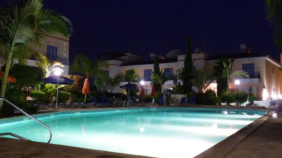 Universal Apartment | Paphos Airport Transfers, Beautiful Apartment,Small Complex,Large Pool,Free WiFi