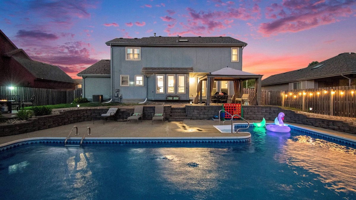 Papillion House | Papillion Heated Saltwater Pool House