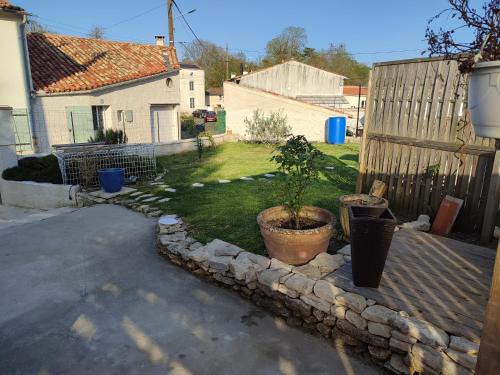 Mauze-sur-le-Mignon House | Papillon de la peroterie