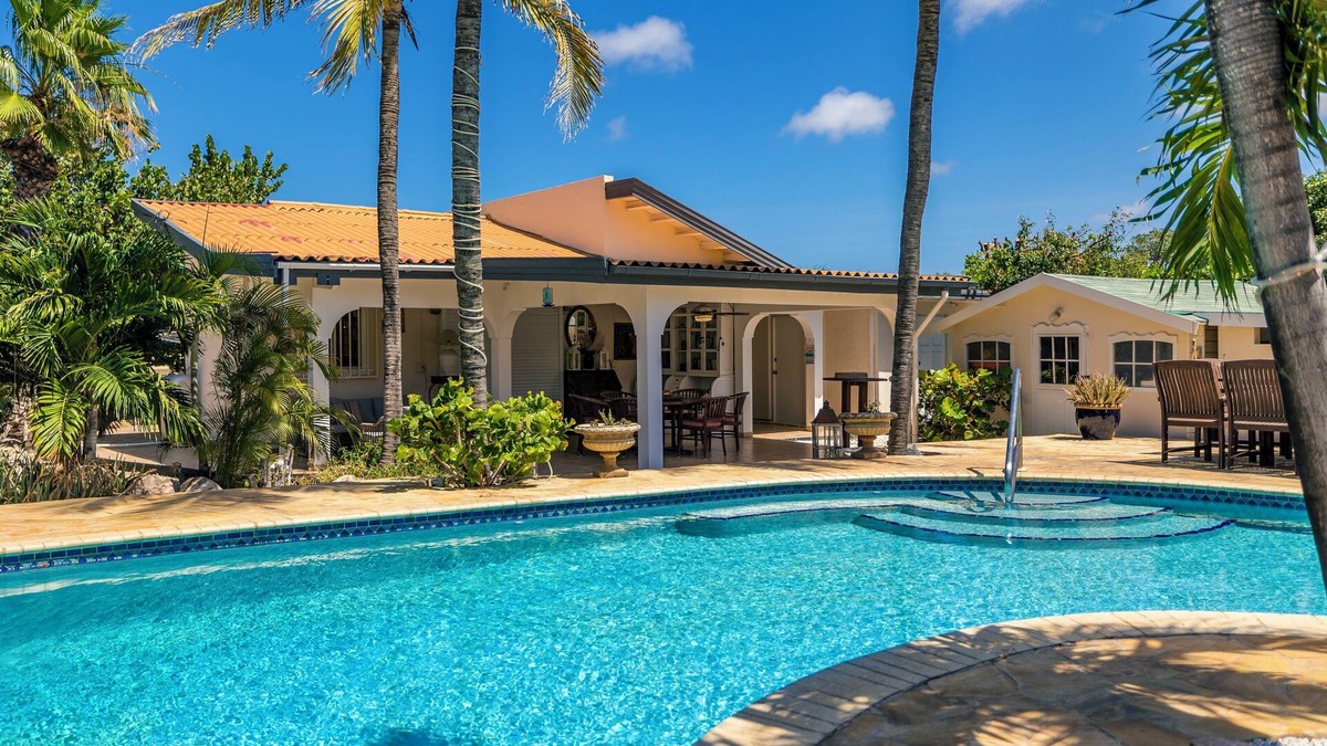 Paradera Villa | Paradera Paradise - your ultimate 4-bedroom getaway