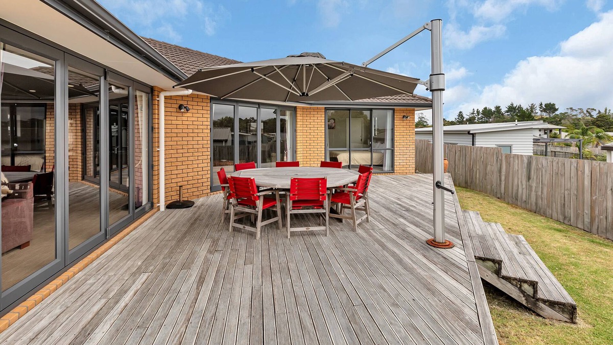 Ruakaka House | Paradise at the Bay - Ruakaka Holiday Home