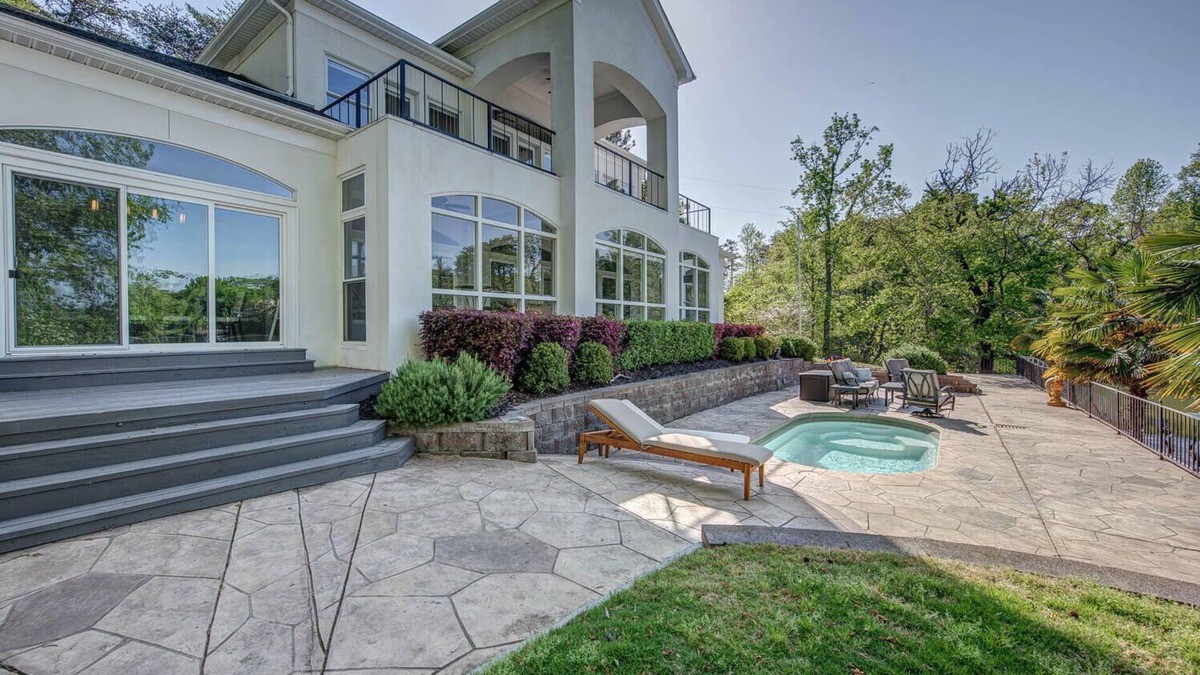 Bowling Green House | Paradise at the Palisades