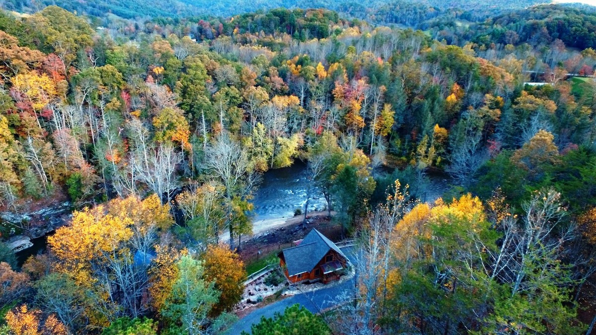 Waynesville Cabin | Paradise at the Rivers Edge! A Private Waterfront Log Cabin,snow ski/fish nearby