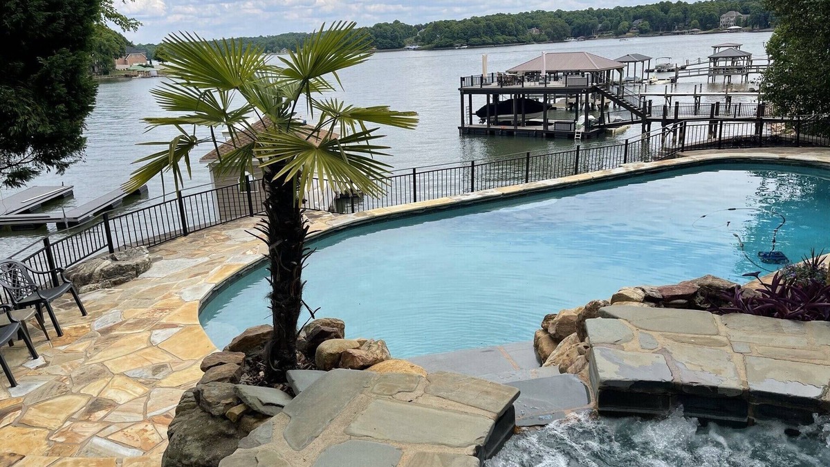 Lake Norman of Catawba House | PARADISE AT THE LAKE-Pool & Optional Boat Rental. Great for families! Generator
