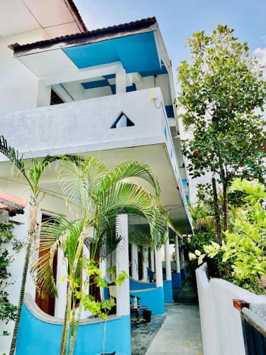 Pottuvil Division 2 Hotel | Paradise Bay Hotel & Surf Camp