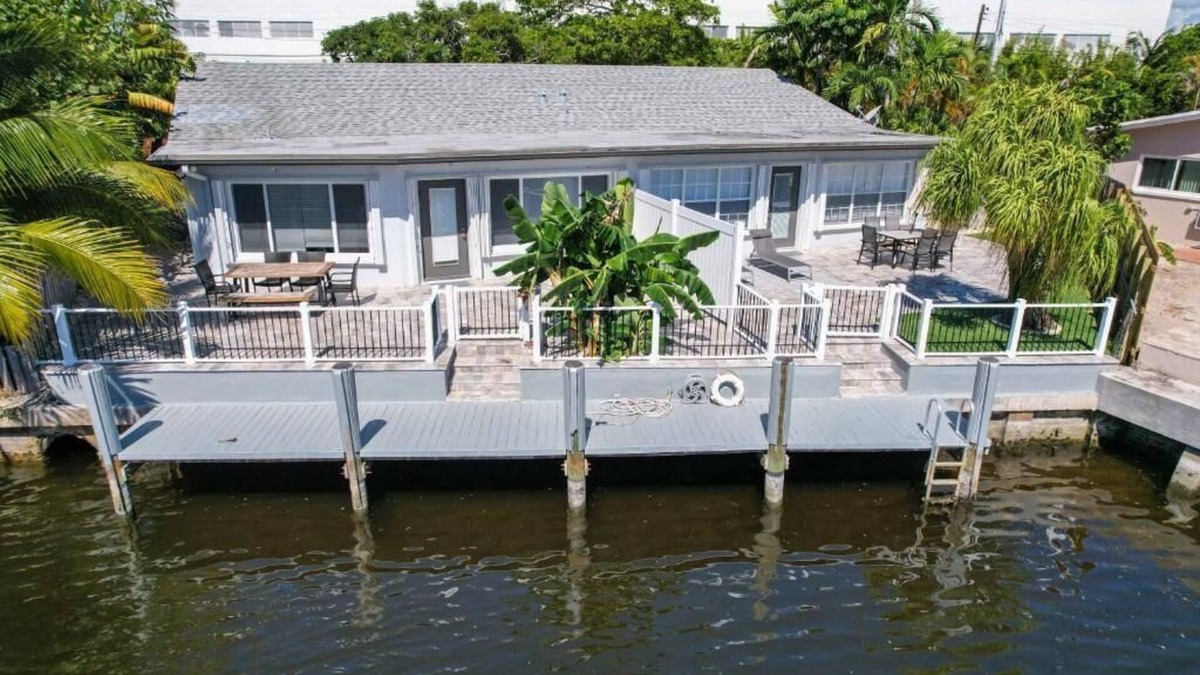 Imperial Point House | Paradise Bay S- FLL - 2/1 - Waterfront