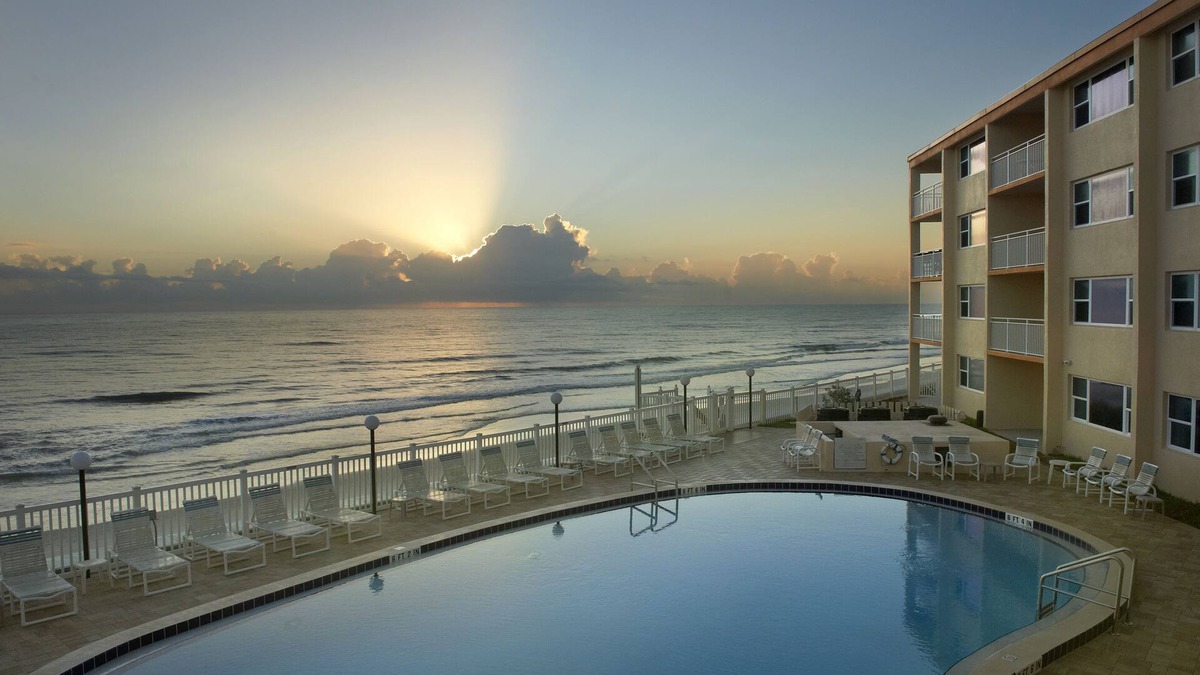Satellite Beach Condo | Paradise Beach Club by Happy Palm Stays