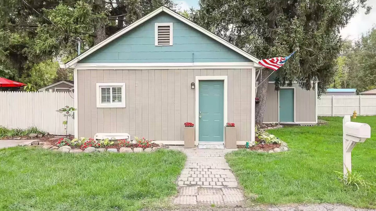Maxwell House | Paradise Bungalow