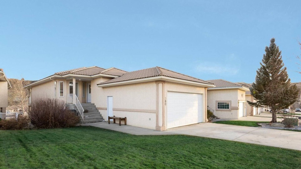Lethbridge Condo | Paradise Canyon Golf Resort - Signature Condo 380