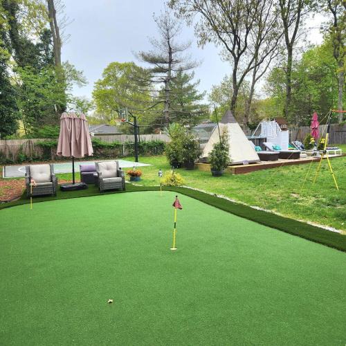 Mastic House | Paradise Citadel, Htd pool hottub Golf Basketball