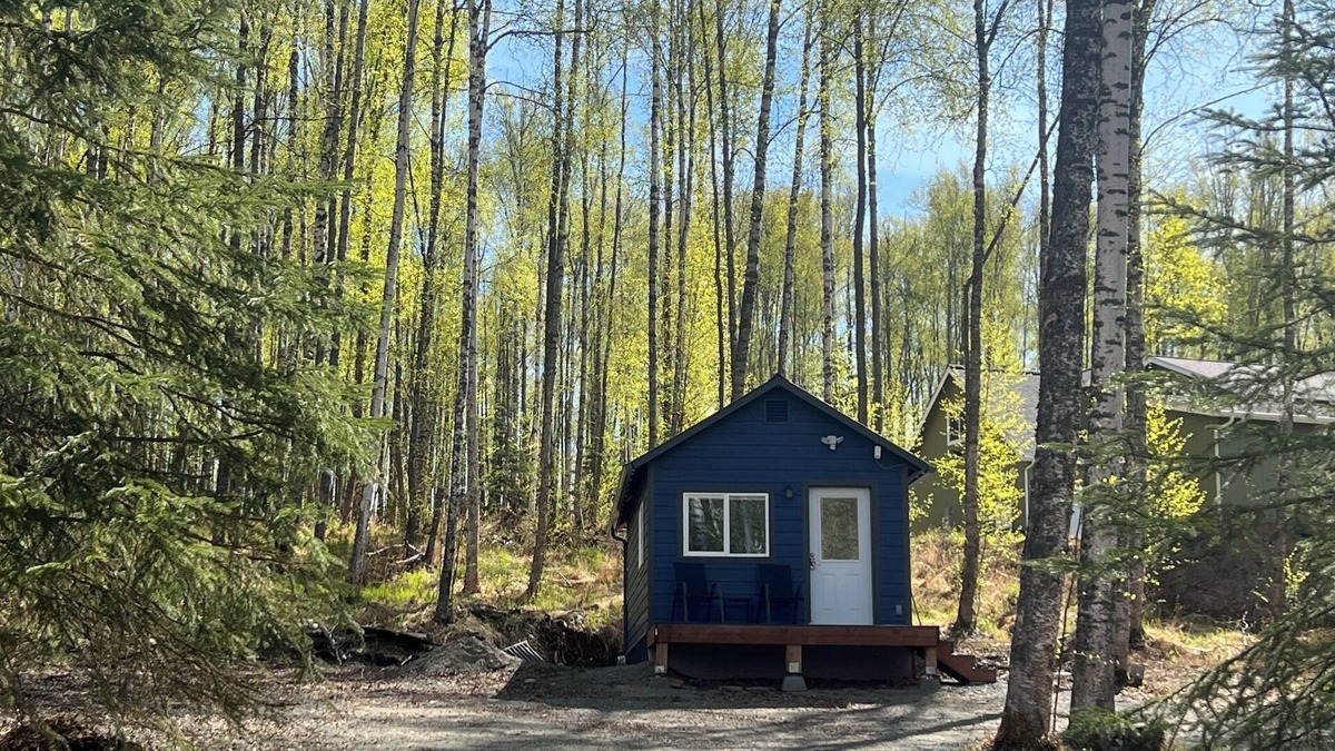 Meadow Lakes Cottage | Paradise Cottage - Charming 1 bedroom lake view cottage minutes from Wasilla.