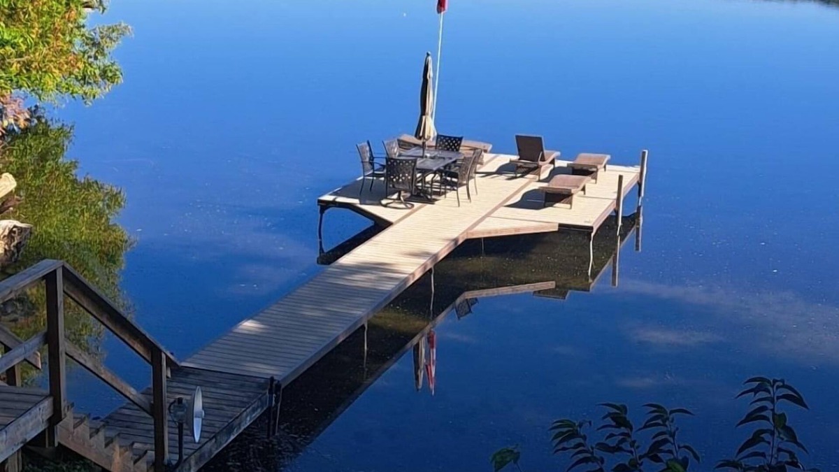 Armour Cottage | Paradise Cove Lakefront Cottage