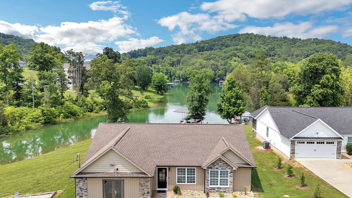 Maynardville House | Paradise Cove on Norris Lake w/Kayaks