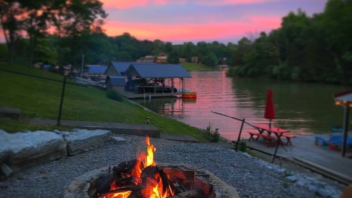 Williamstown Cottage | Paradise Cove on the Lake with Dock and Firepit - 7 miles to the Ark!