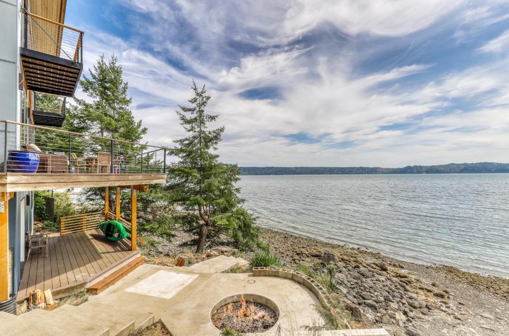 Brinnon House | Paradise Cove Retreat