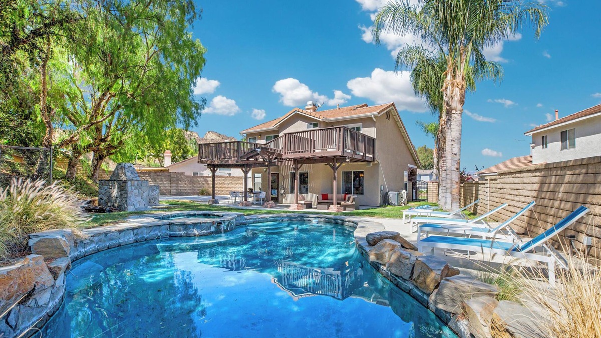 Castaic House | Paradise Getaway near Six Flags with Pool and BBQ!