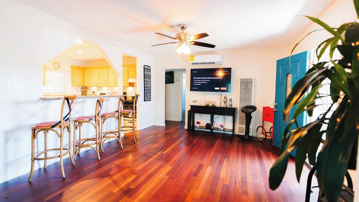 Compton House | Paradise Home in Compton