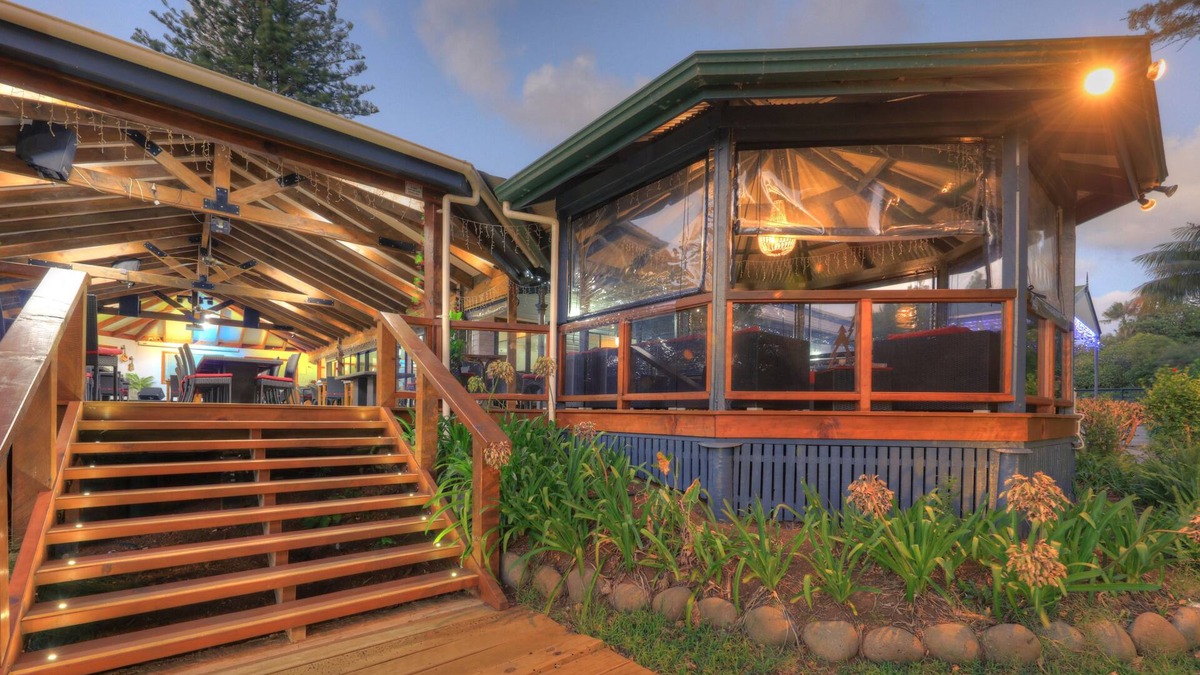 Burnt Pine Hotel | Paradise Hotel And Resort
