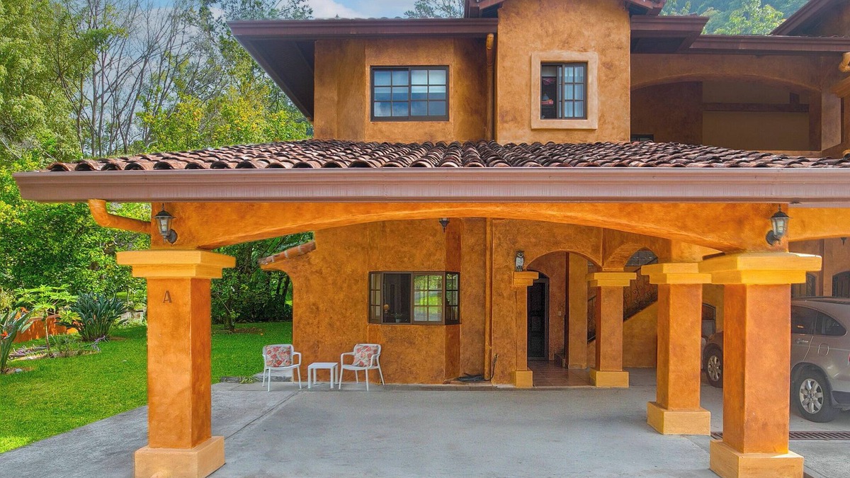 Boquete House | Paradise House, Boquete - Hiking, Birding, Coffee! Walk to town.