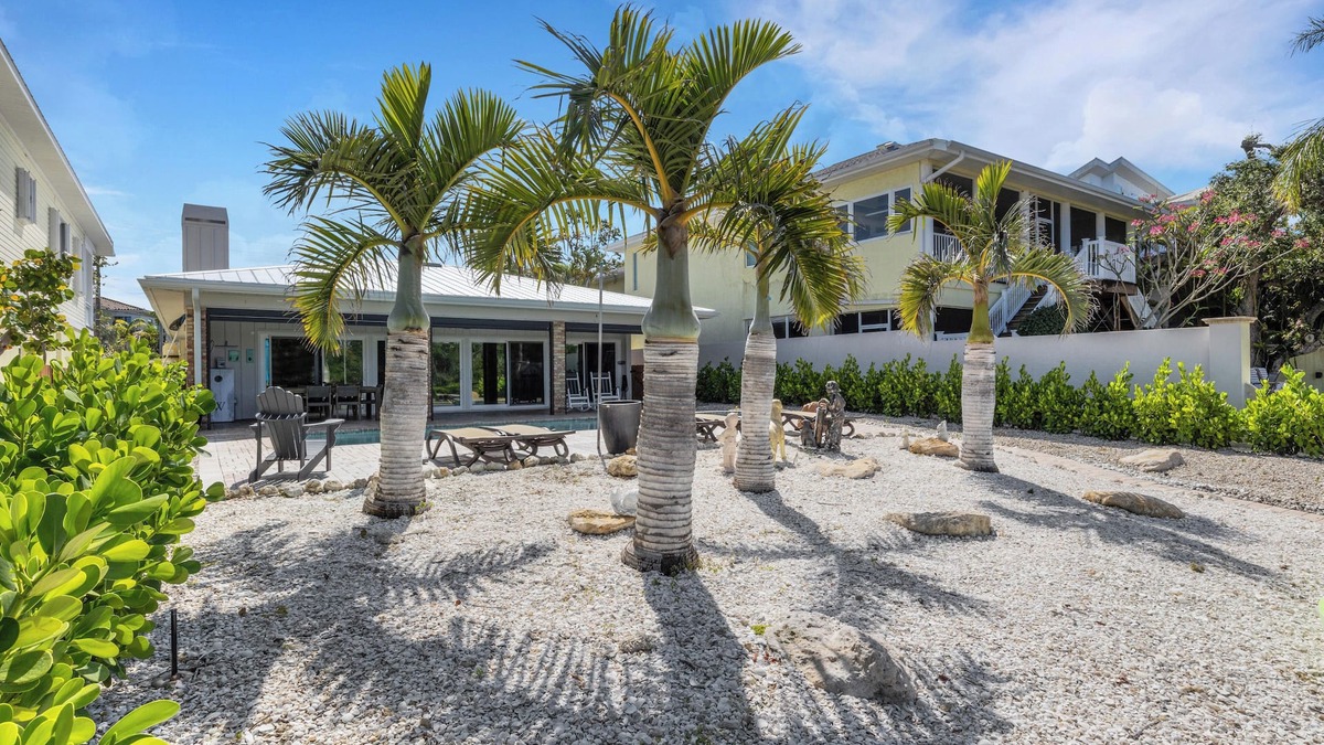 Siesta Key House | Paradise in Siesta Key Poolside Vibes & Island Highs –You’ll Never Want to Leave