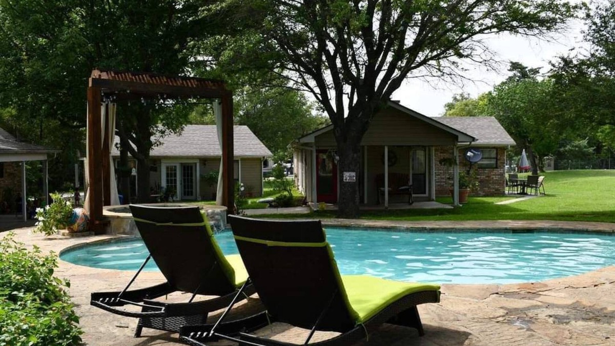 Decatur House | Paradise in the country w/Pool & hot tub! Unplug & Recharge. Pet friendly