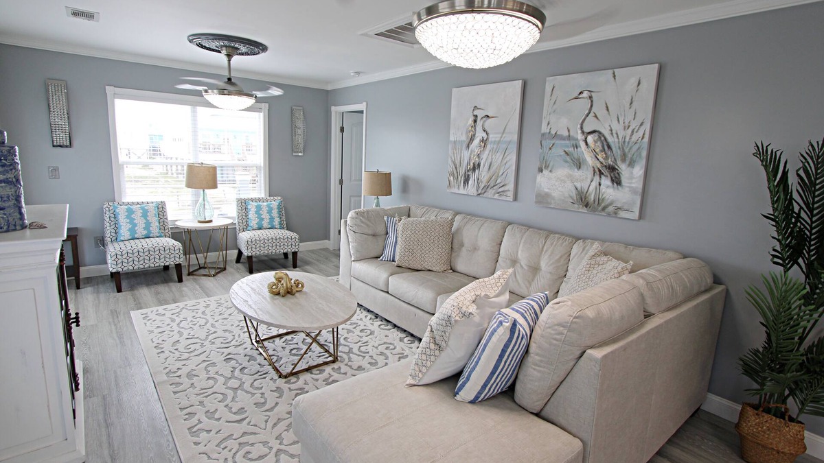 Saint Elmo House | Paradise is calling 🌴 Pick up! The beach is more affordable than you think!
