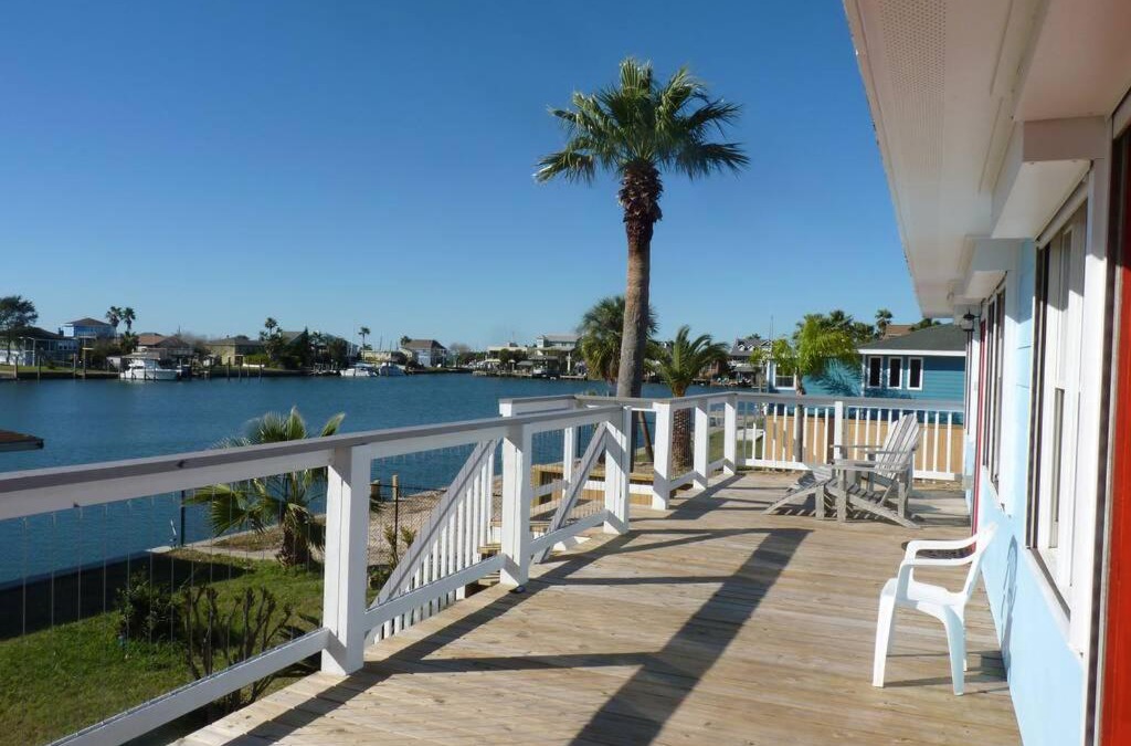 Galveston Villa | Paradise lagoon*bayhouse fishing*beach*Dogfriendly