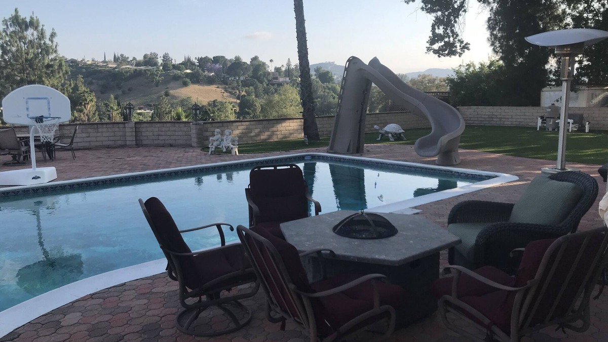 Woodland Hills House | paradise luxury experiencenSleep bed 4 bedroom 1 livingroom 1