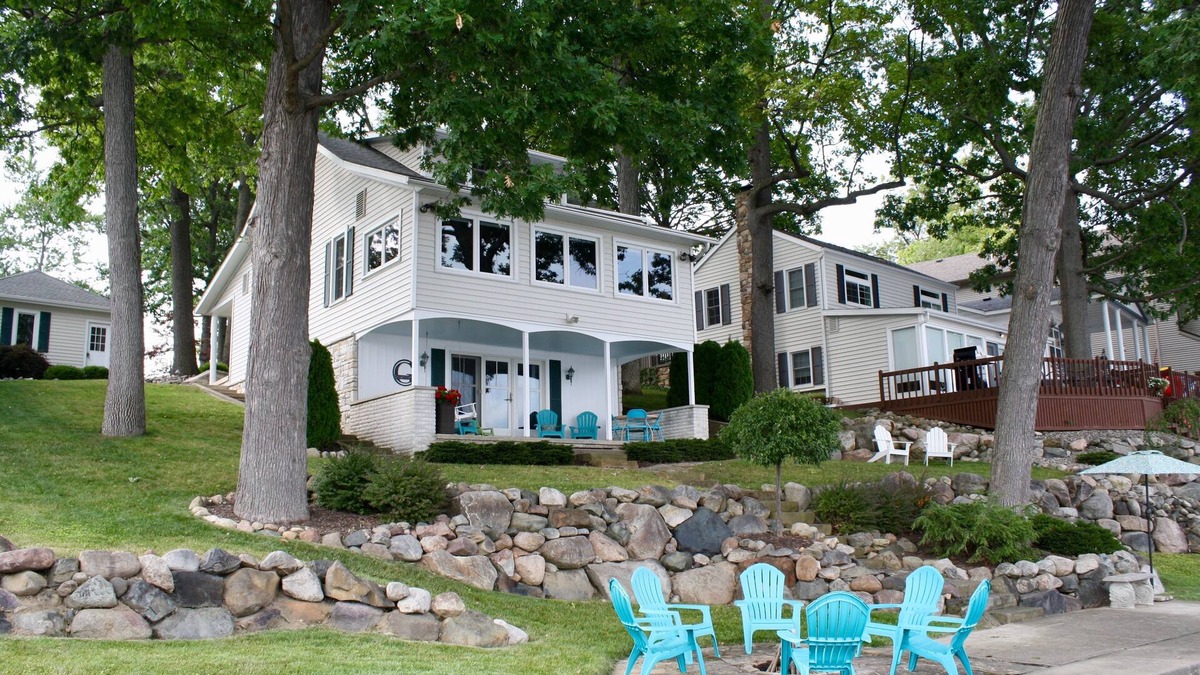 Hamilton House | Paradise on Lake Hamilton; 80 feet of gorgeous lake frontage