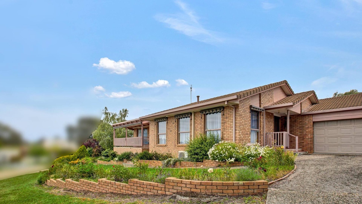 Paynesville House | Paradise on Sheerwater: Enjoy every amenity you need for a relaxing holiday