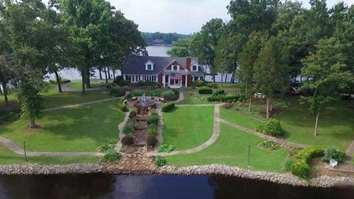 Marion House | Paradise On The Lake ~ Luxurious Peninsula Property ~ Best View On The Lake!