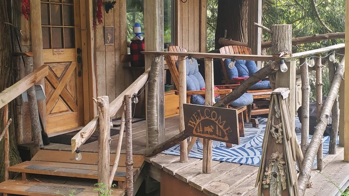 Laidlaw Cabin | Paradise on the Mighty Fraser River surrounded by woodland gardens.