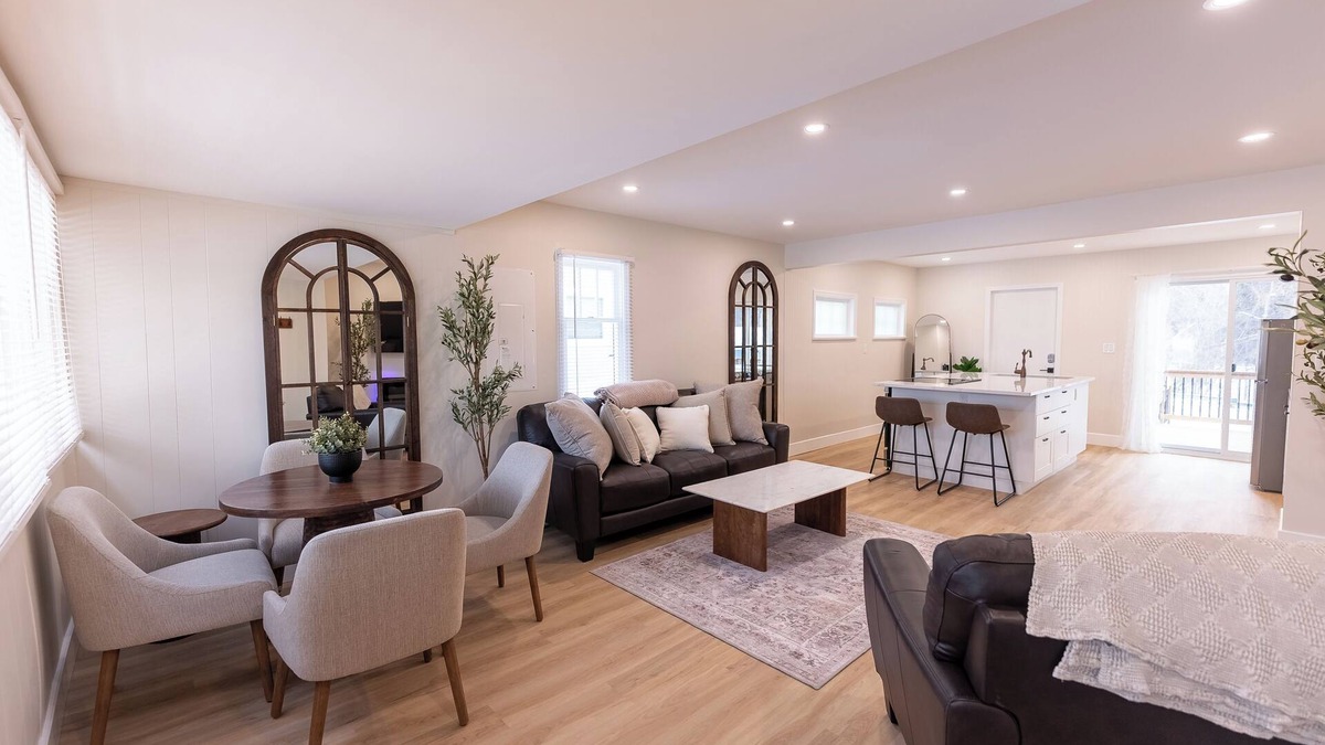 Red Deer House | Paradise On The Park