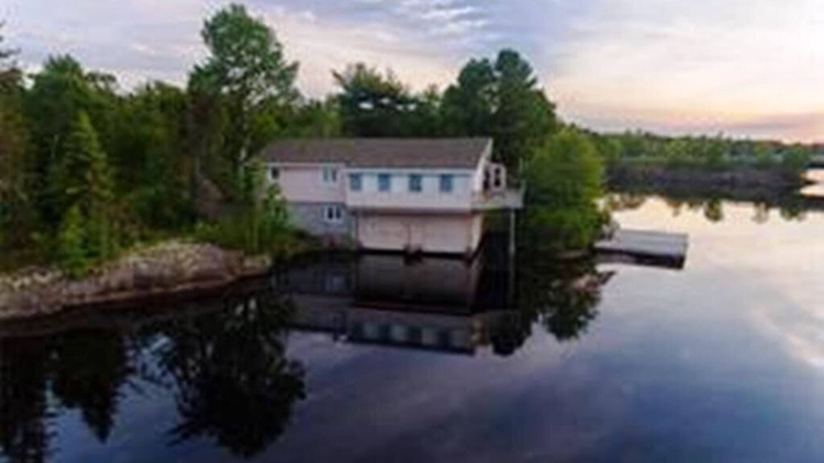 St. Charles House | Paradise on the water