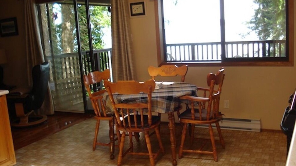 Regional District of Nanaimo Cottage | Paradise on Your Doorstep-Gateway to Mid-Island Attractions Unit No-18
