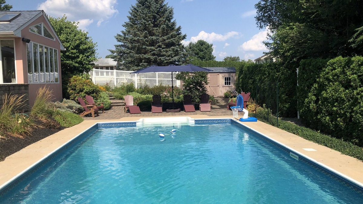 Palmyra House | Paradise Outside Chocolatetown with Pool