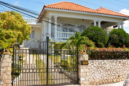 Paradise Acres House | Paradise Palms Jamaica Vacation Rental