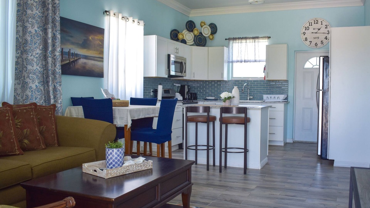 Marsh Harbour Apartment | Paradise Pines Villa: Parrot. (with back up generator)