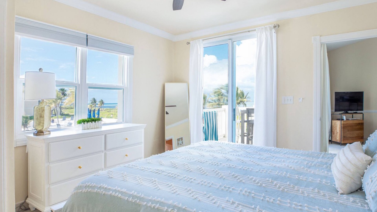 Wheeland Settlement Condo | Paradise Point Ocean and Pool View 2 king beds
