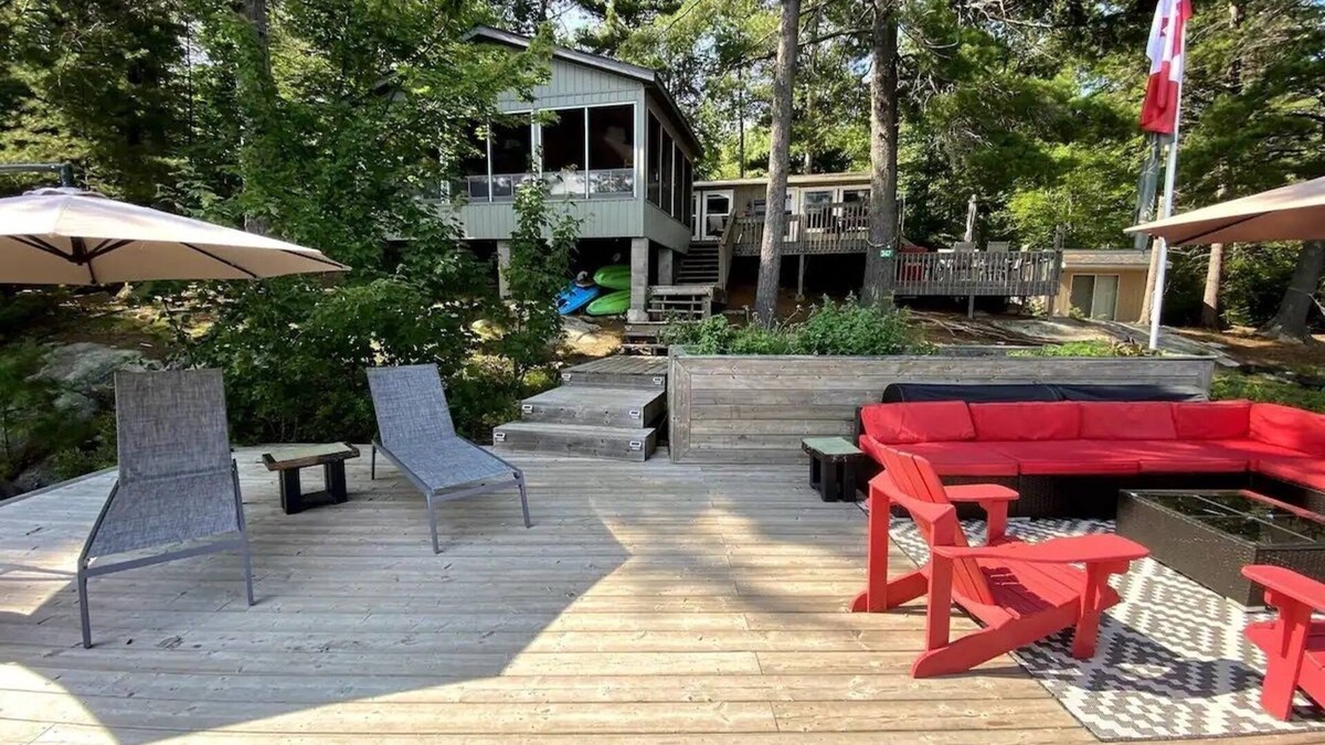 Tudor and Cashel Cottage | Paradise Point Cottage on Weslemkoon Lake