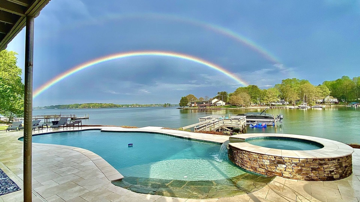 Denver House | Paradise Point , Surrounded by water !